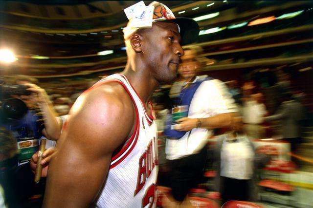 哈登23+11库里两次崴脚提前伤退 快船力克勇士